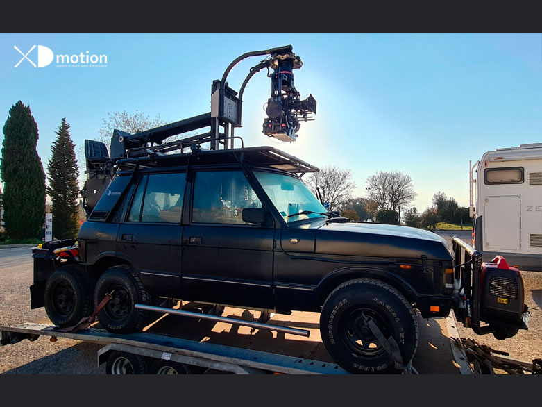 Filminh with our Range Rover crane in Italy
