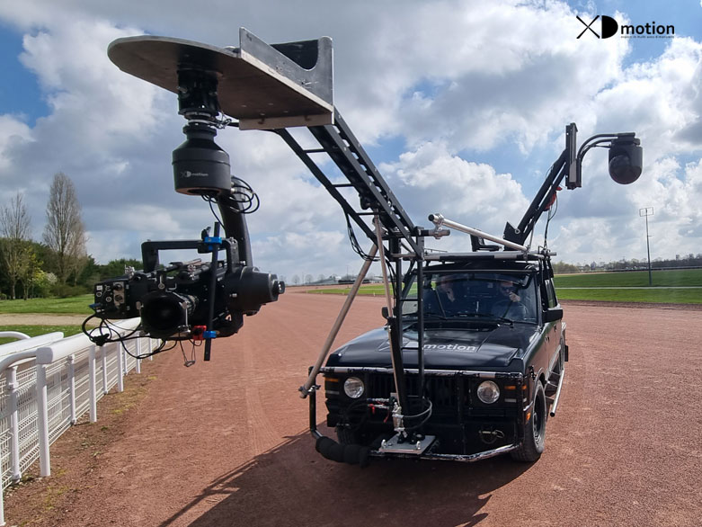 XD motion tracking vehicle with multi gyro stabilized heads 3 and 6 axix in HD and UHD 4K live